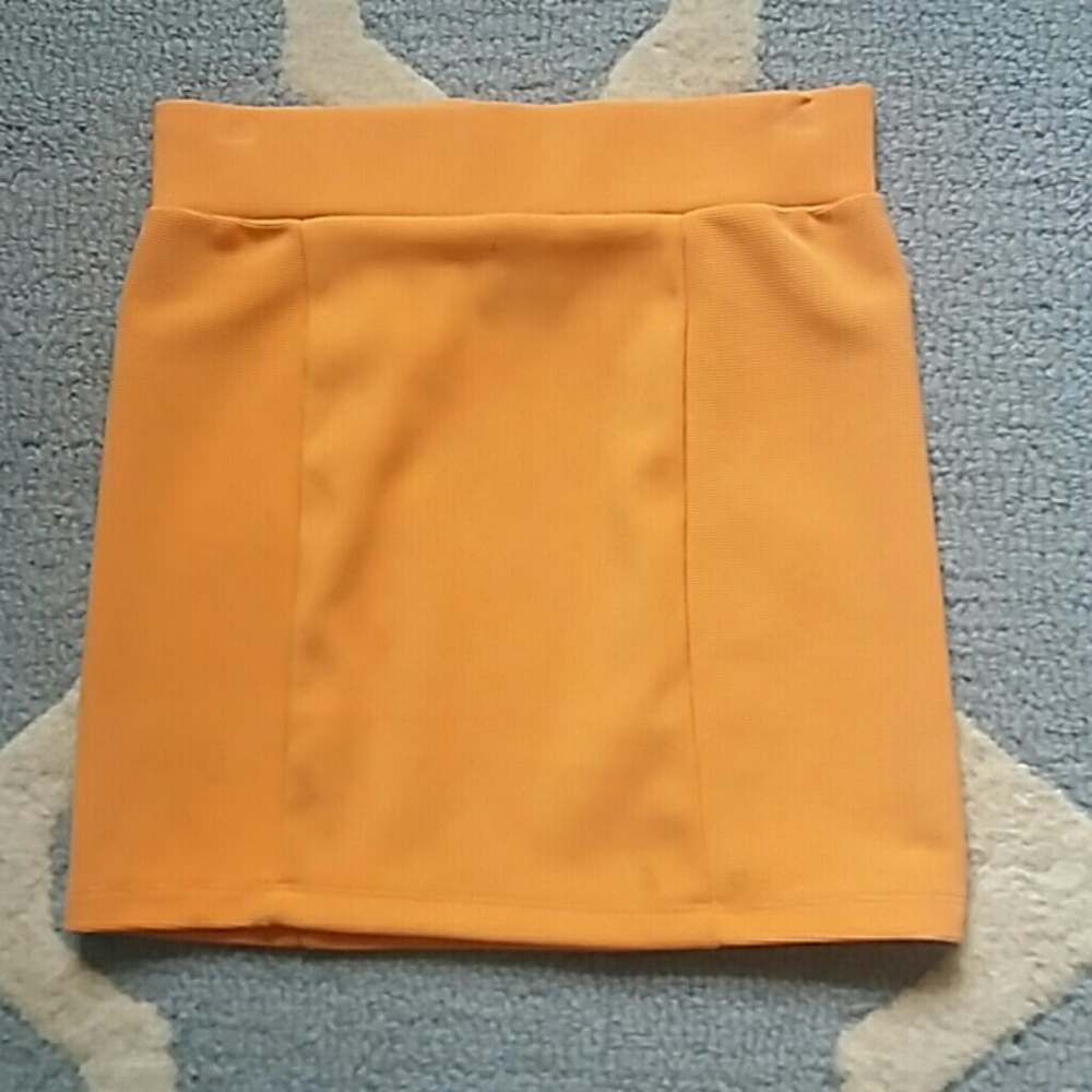 🗽 H&M Neon peach mini